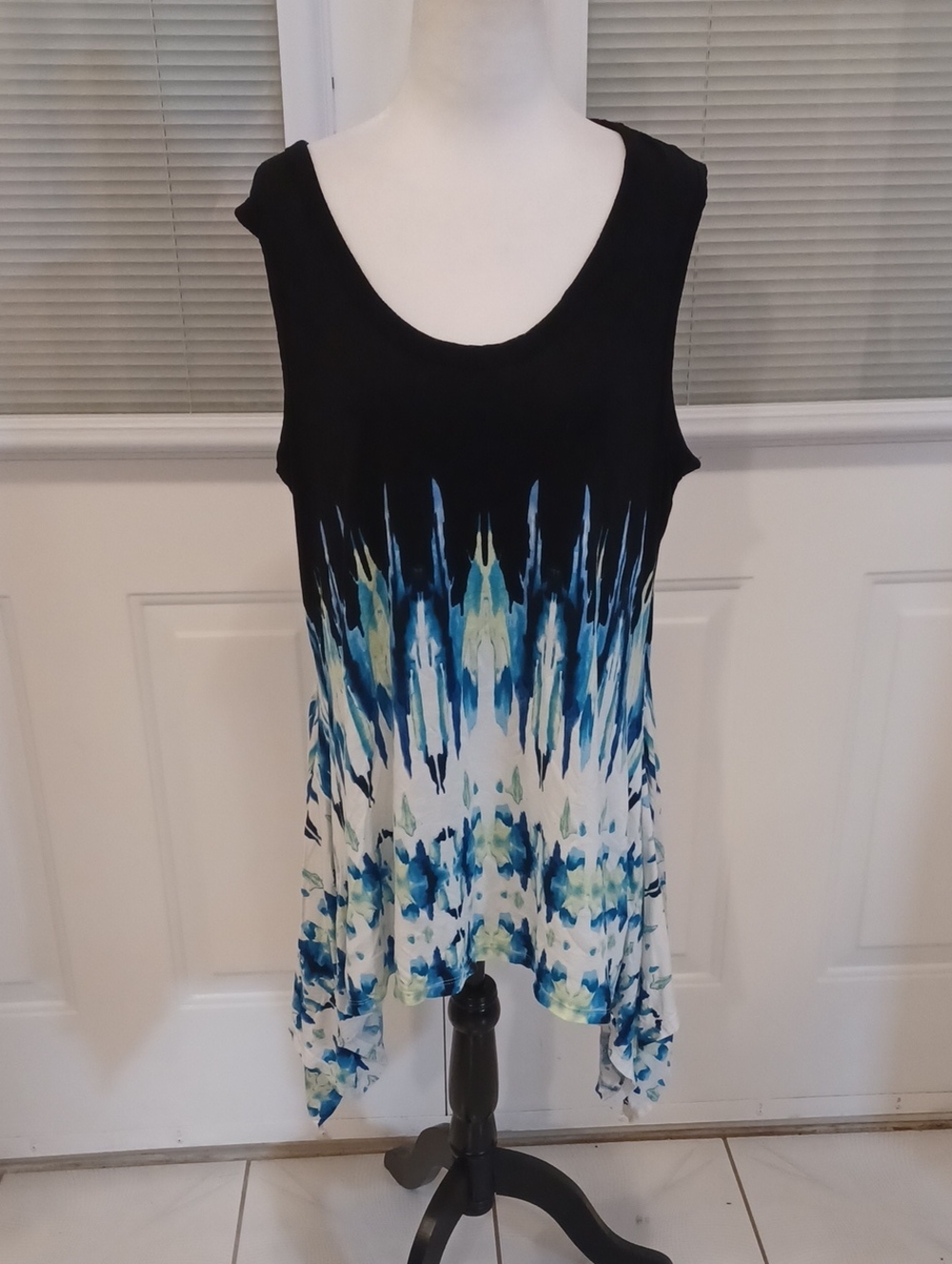4/$40 Sleeveless Tie-Dye Black & Blue Ombre Handkerchief Hem Top - Fits Size 1X